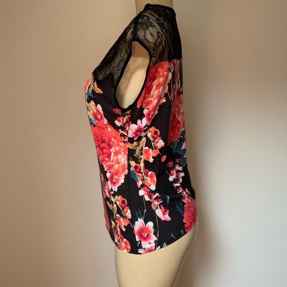 Tops - Picture 2 of 4